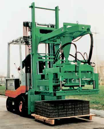 Clamp for pallets